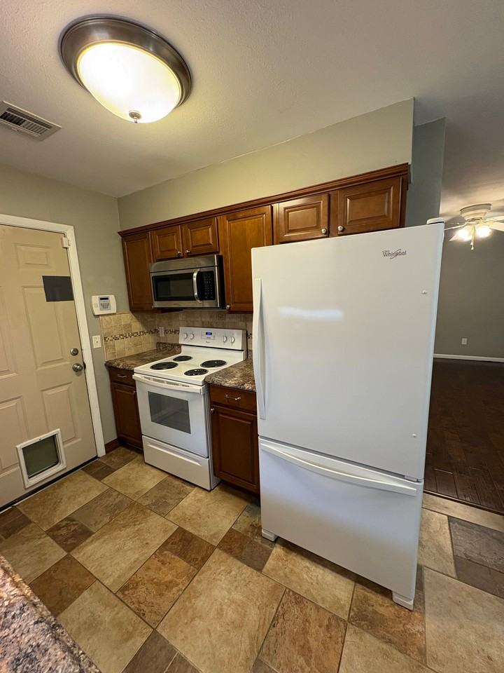 1341 E Brooks St - Photo 6 of 13