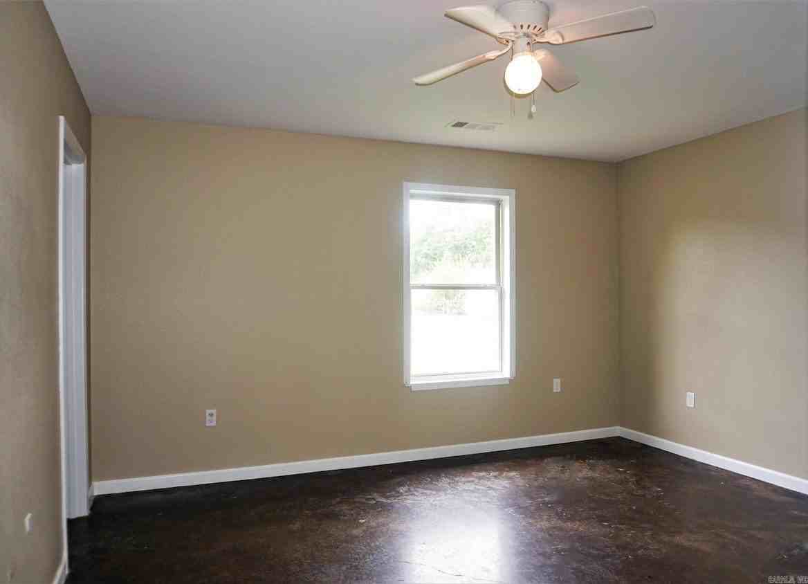 407 E Allen Ave #2 - Photo 3 of 6
