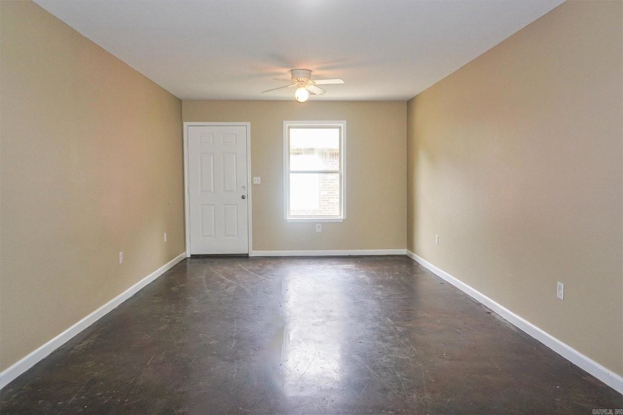 407 E Allen Ave #2 - Photo 4 of 6