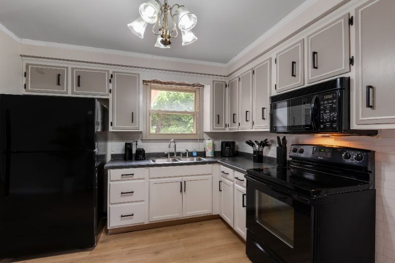 2265 Wildwood Dr - Photo 6 of 12