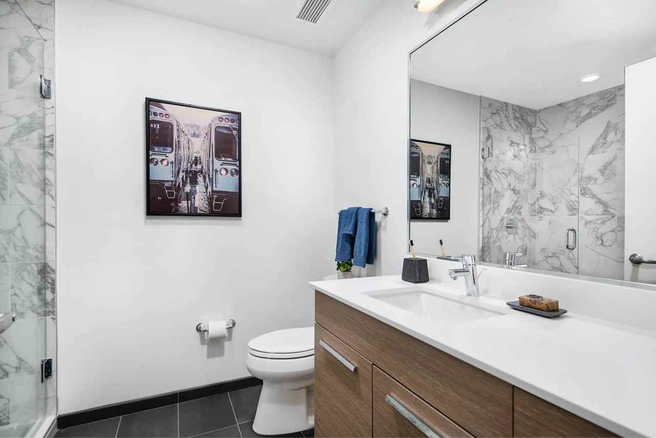 743 W Madison St - Photo 4 of 12
