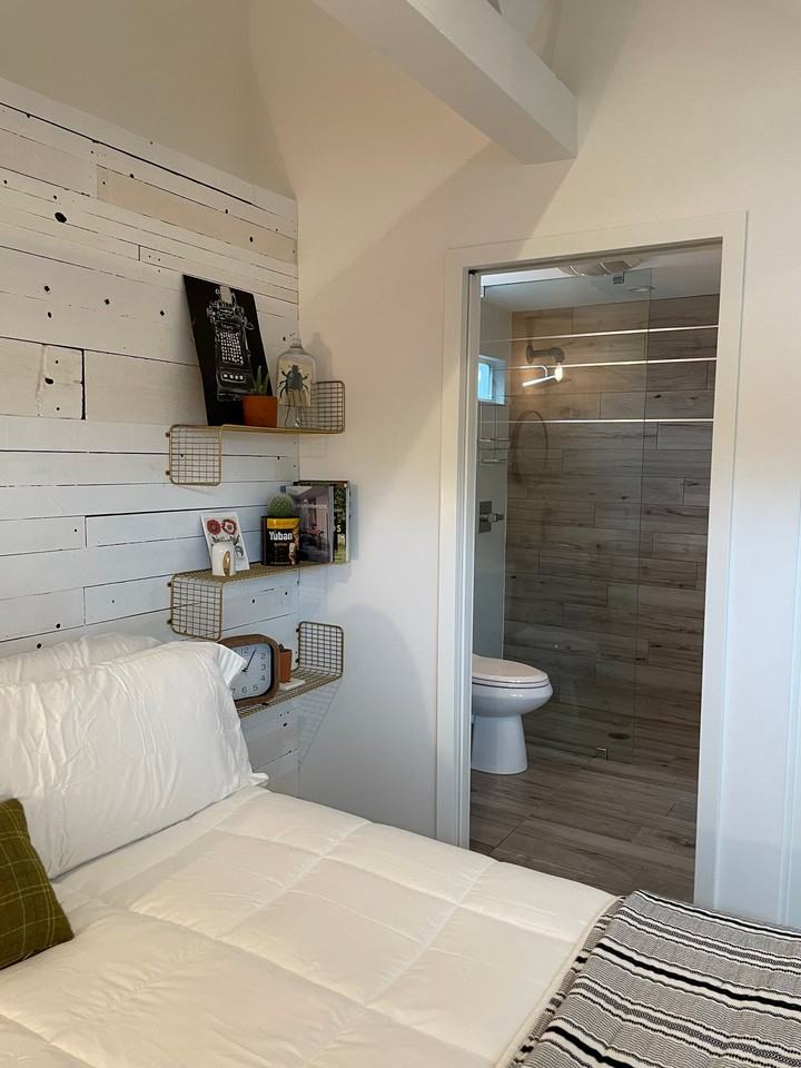 463 Menker Ave - Photo 5 of 17