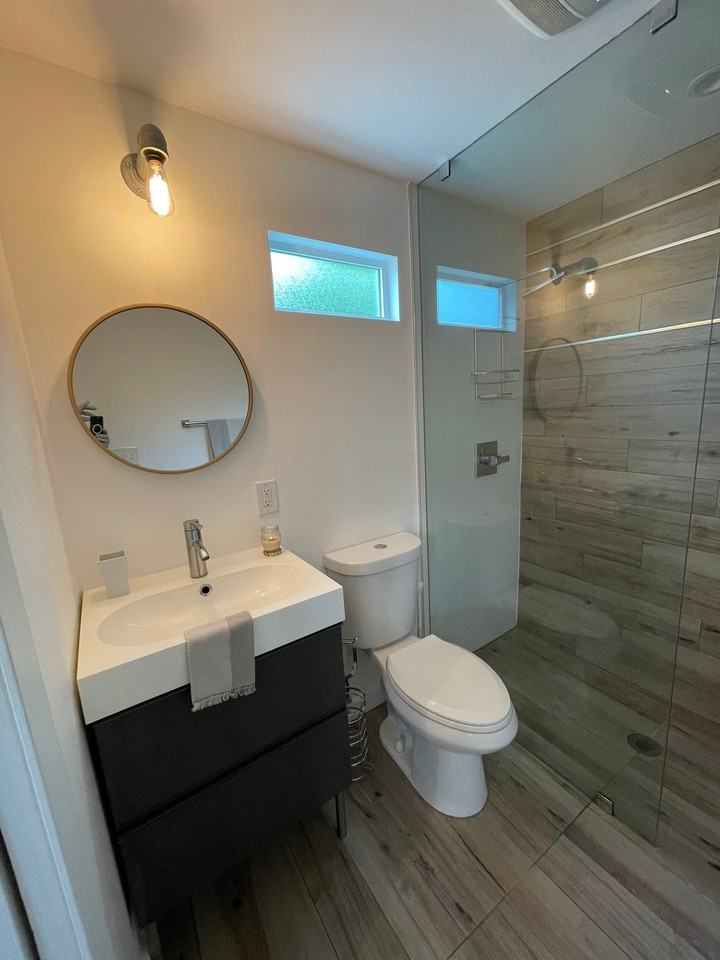 463 Menker Ave - Photo 7 of 17