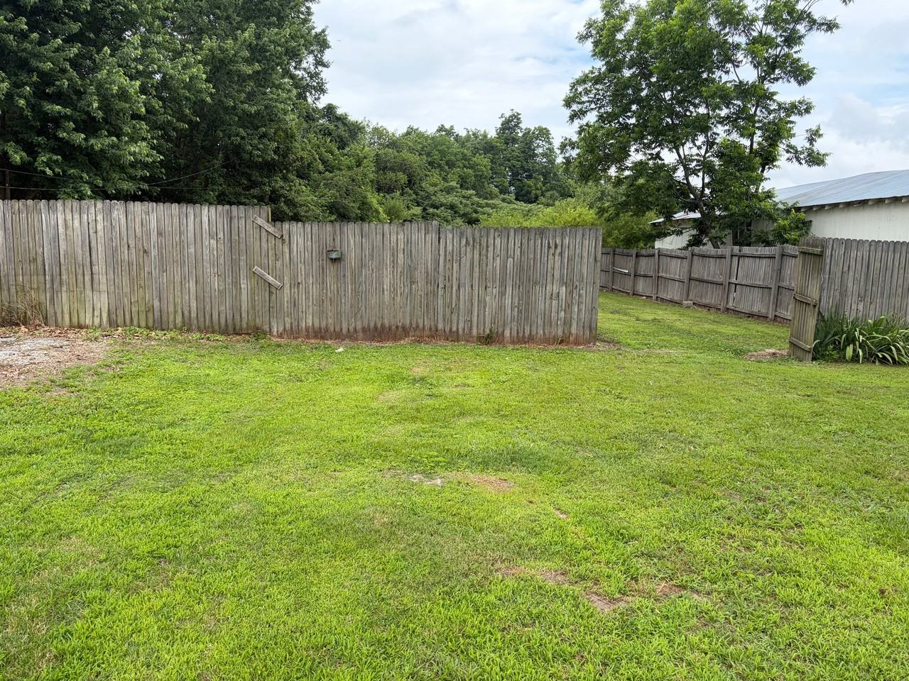 1205 Ray St - Photo 3 of 17