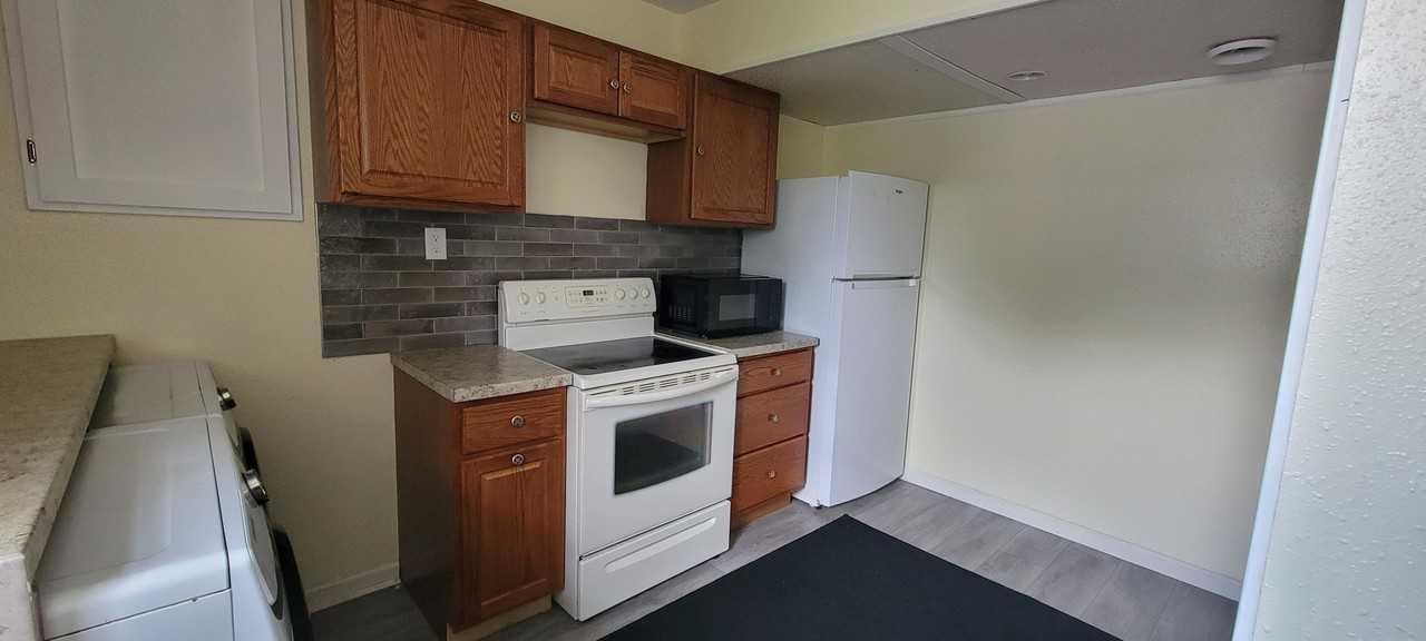 602 Se 7th St #B - Photo 3 of 8