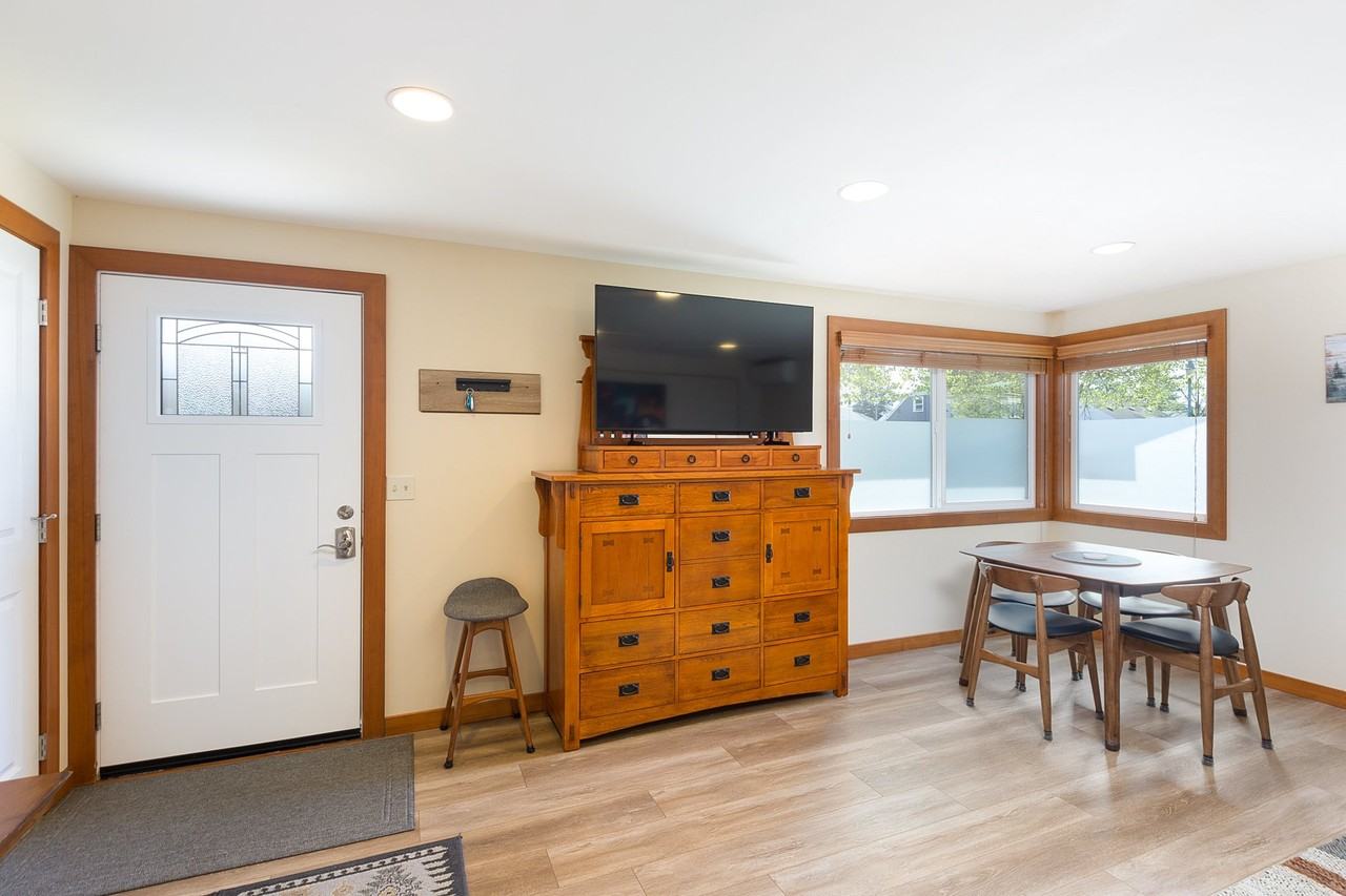 218 W Bell St #A - Photo 3 of 11