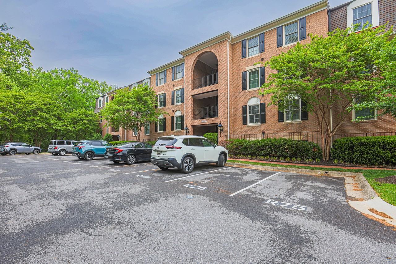 5715 Brewer House Cir #201