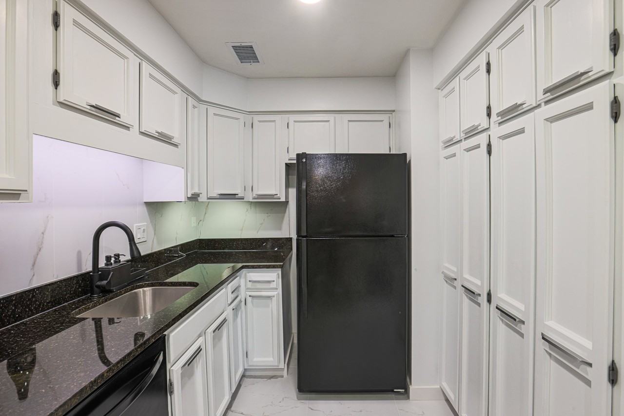 5715 Brewer House Cir #201 - Photo 6 of 20