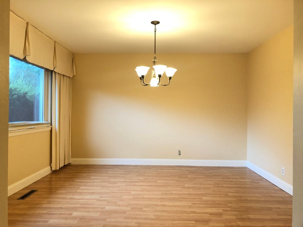 251 Silverado Ct - Photo 5 of 15