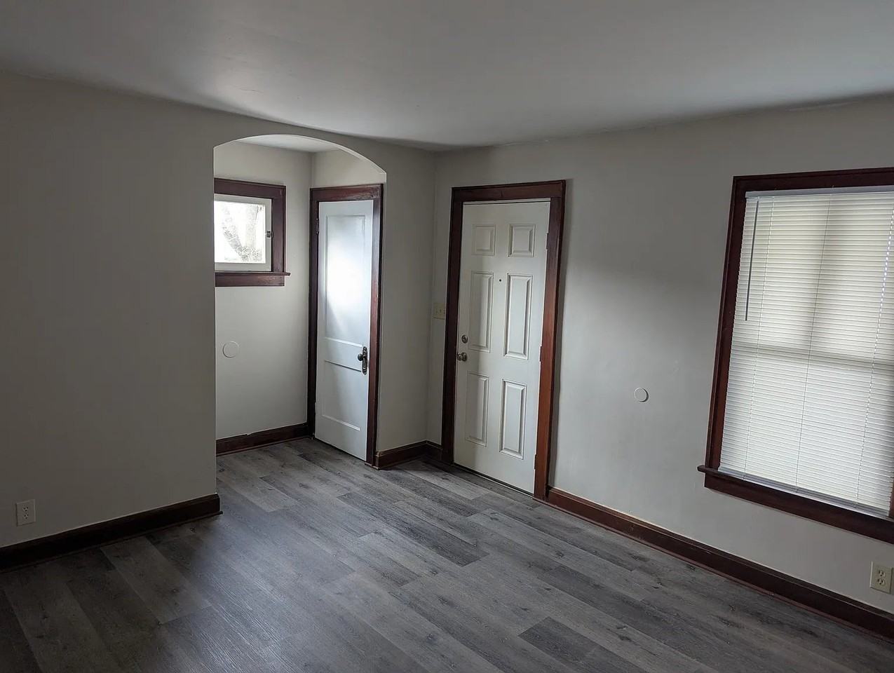 190 Nashoba Ave - Photo 2 of 5
