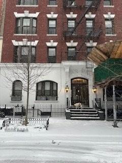340 W 19th St #21 - Photo 3 of 12
