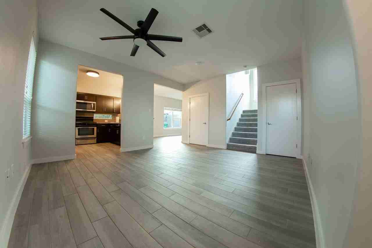 1039 Hillstar St - Photo 3 of 20