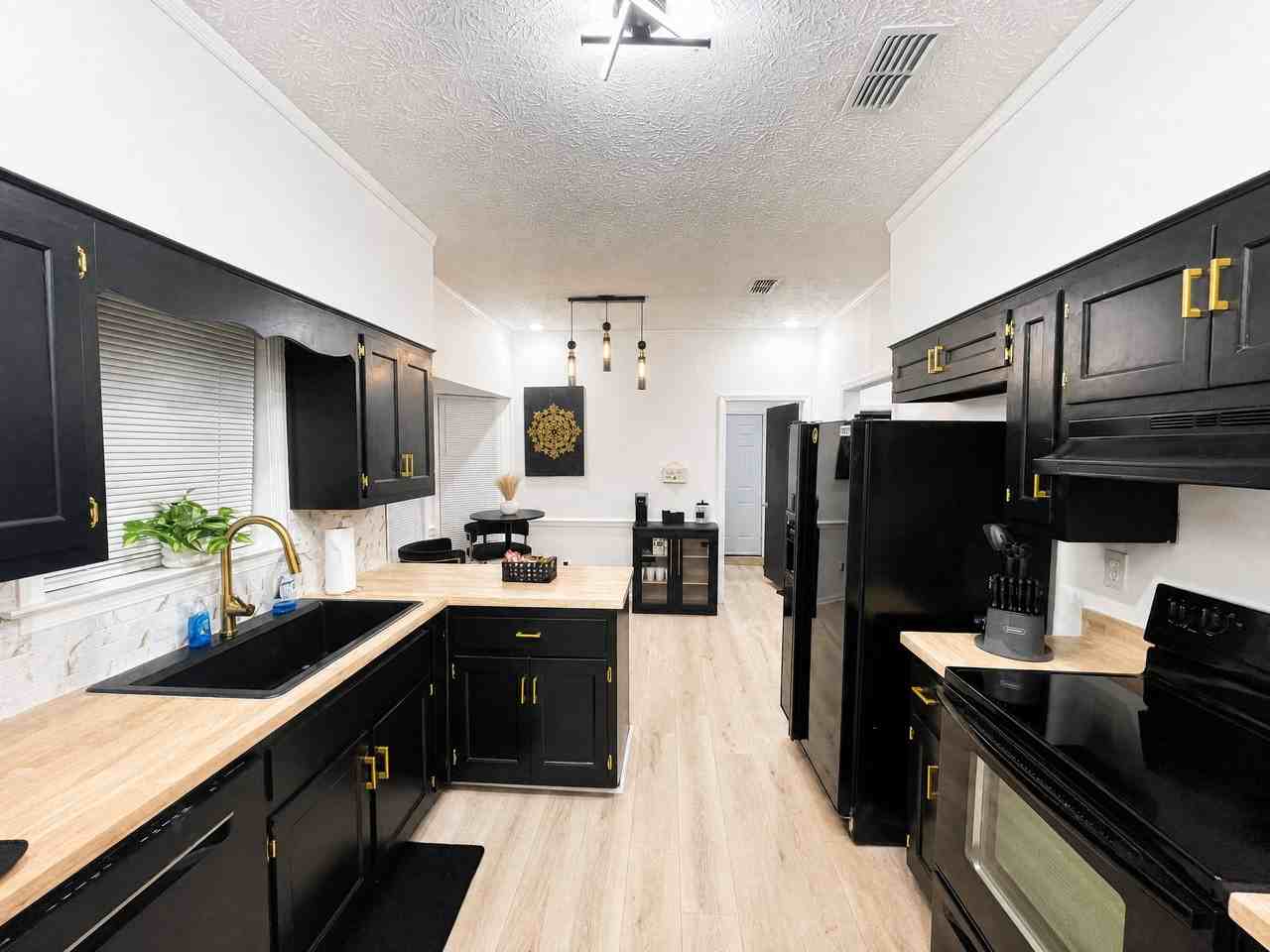 4012 Amberly Rd - Photo 4 of 20