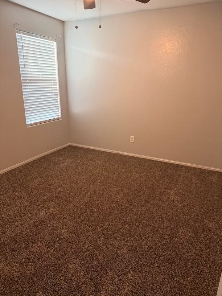 11010 W Elm St - Photo 3 of 13