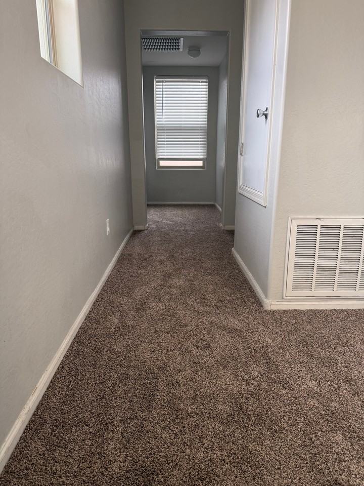 11010 W Elm St - Photo 5 of 13