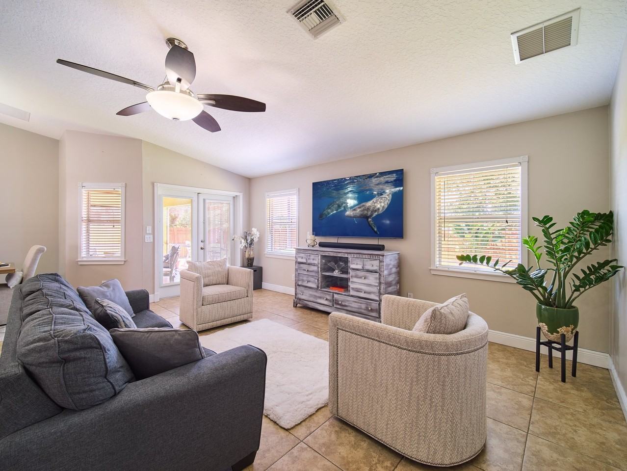 743 Sw Mccoy Ave - Photo 4 of 12