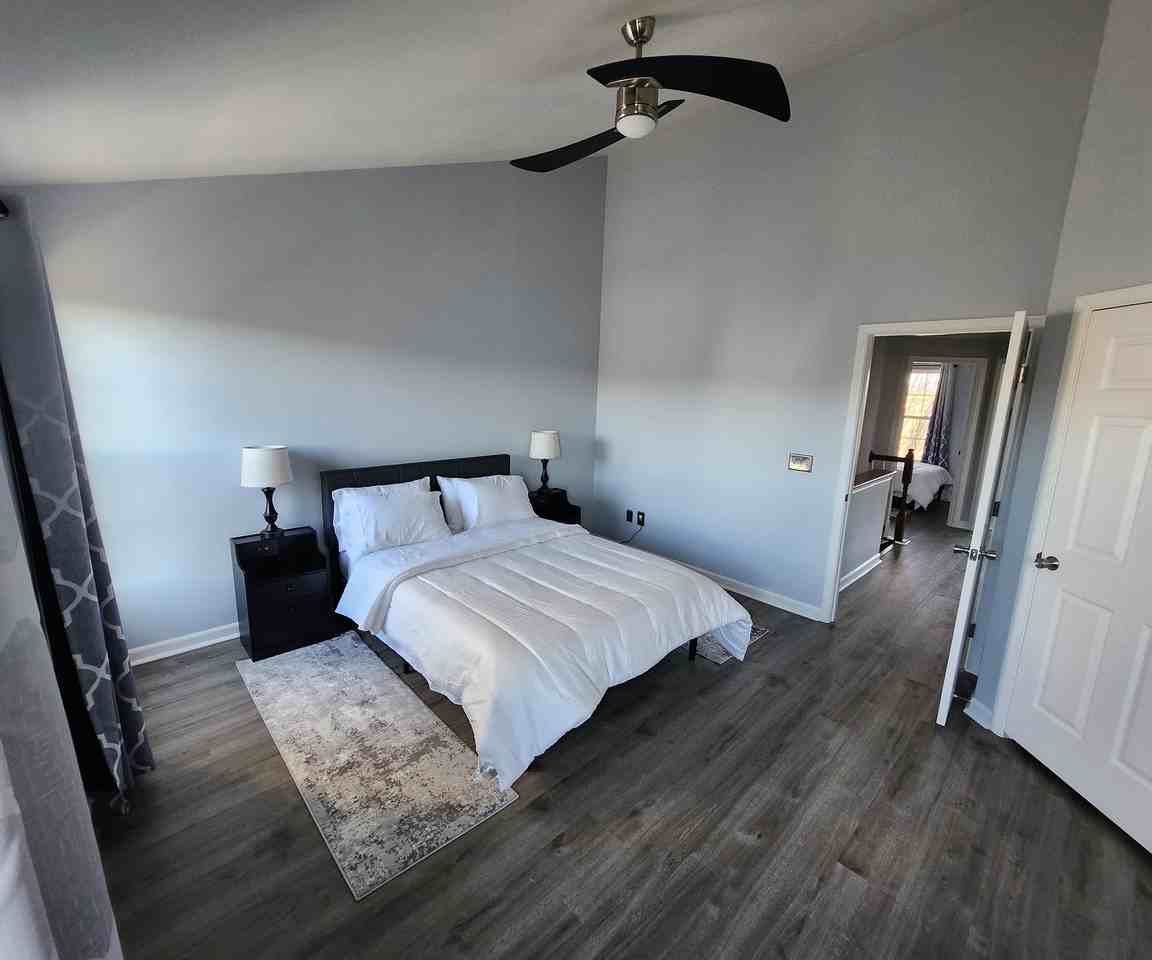 2068 Lockwood Dr - Photo 4 of 20