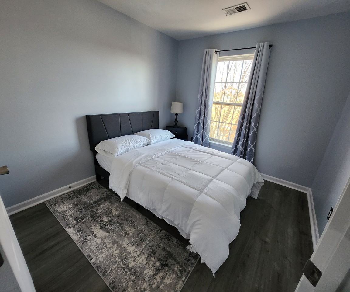 2068 Lockwood Dr - Photo 5 of 20