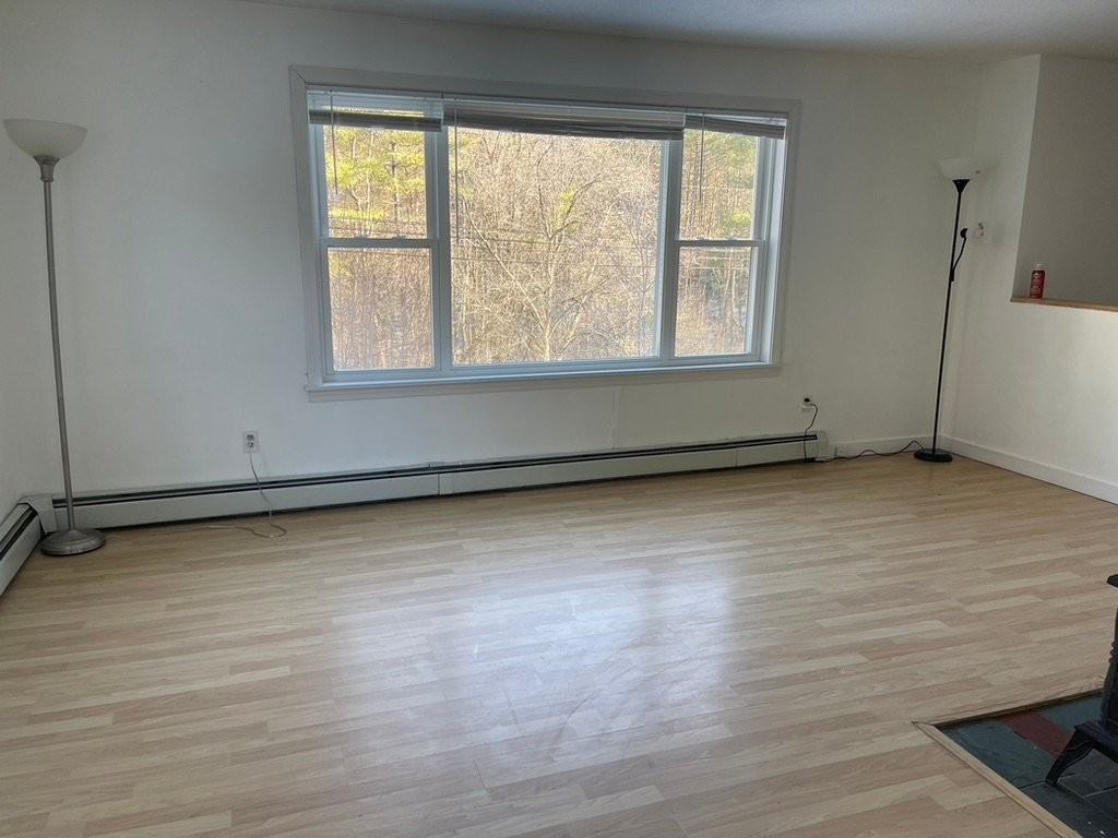 331 N Main St - Photo 3 of 15