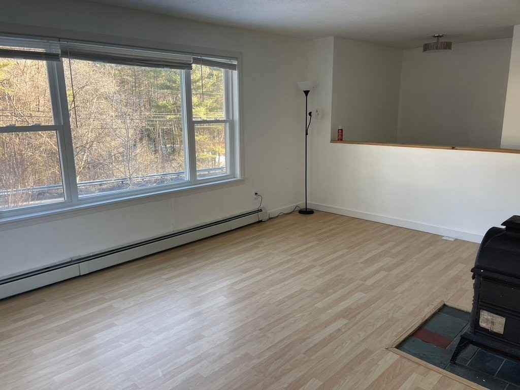 331 N Main St - Photo 4 of 15