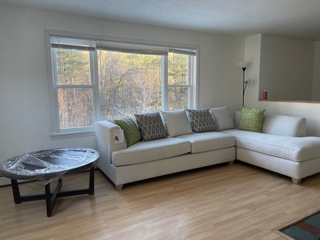 331 N Main St - Photo 5 of 15