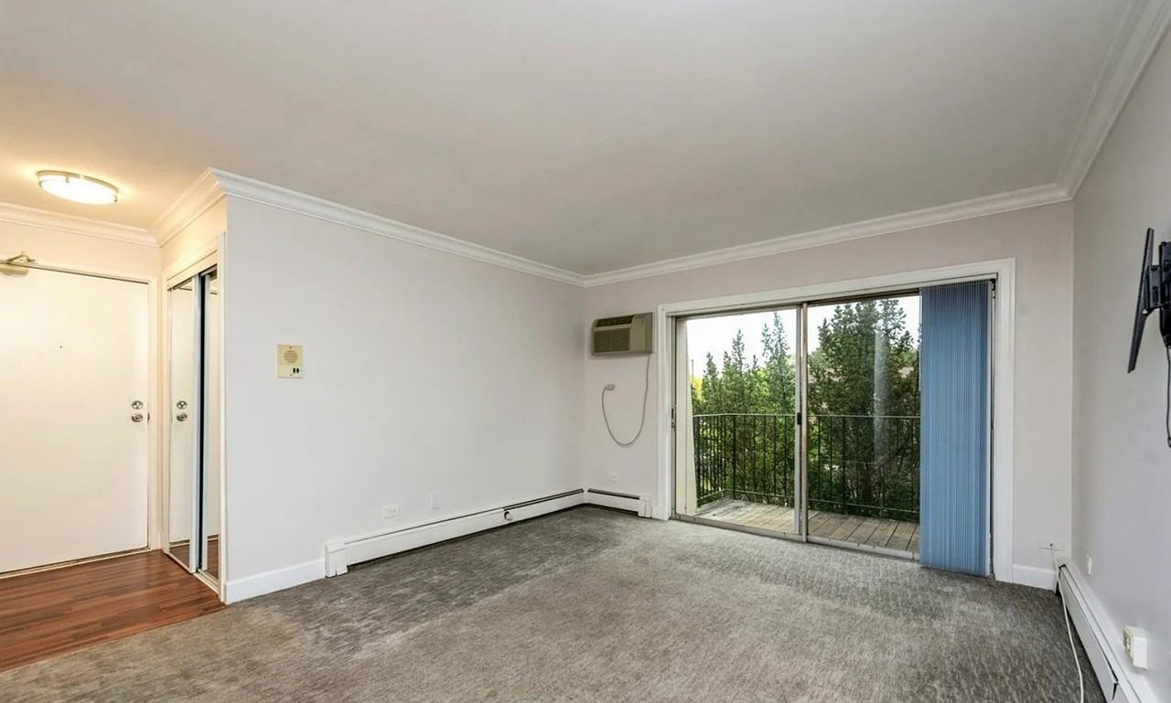 1459 N Winslowe Dr #301 - Photo 2 of 9
