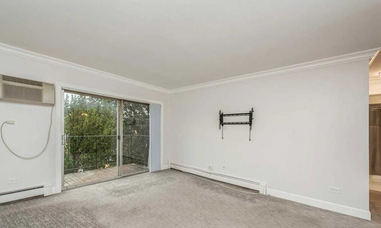 1459 N Winslowe Dr #301 - Photo 3 of 9