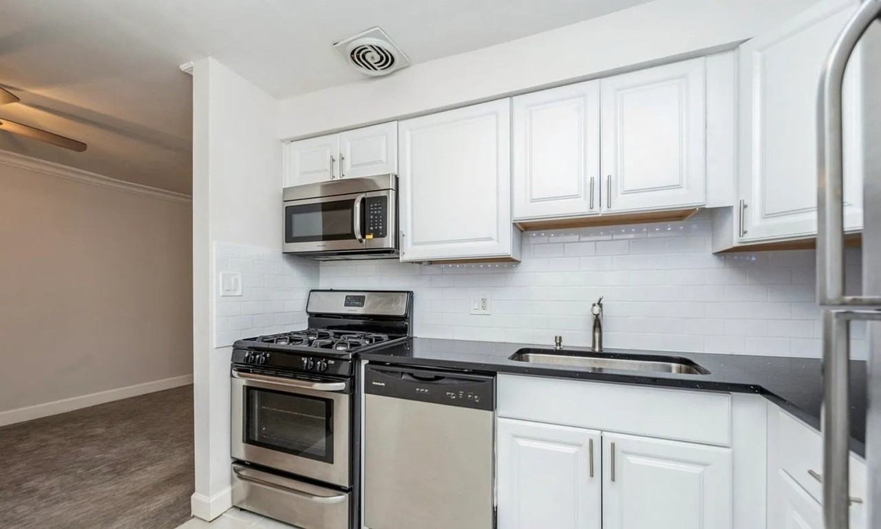 1459 N Winslowe Dr #301 - Photo 6 of 9