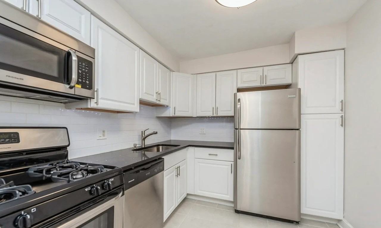 1459 N Winslowe Dr #301 - Photo 7 of 9