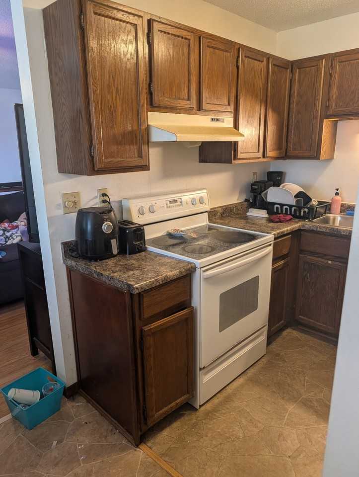 1411 Farrington St #B - Photo 2 of 9