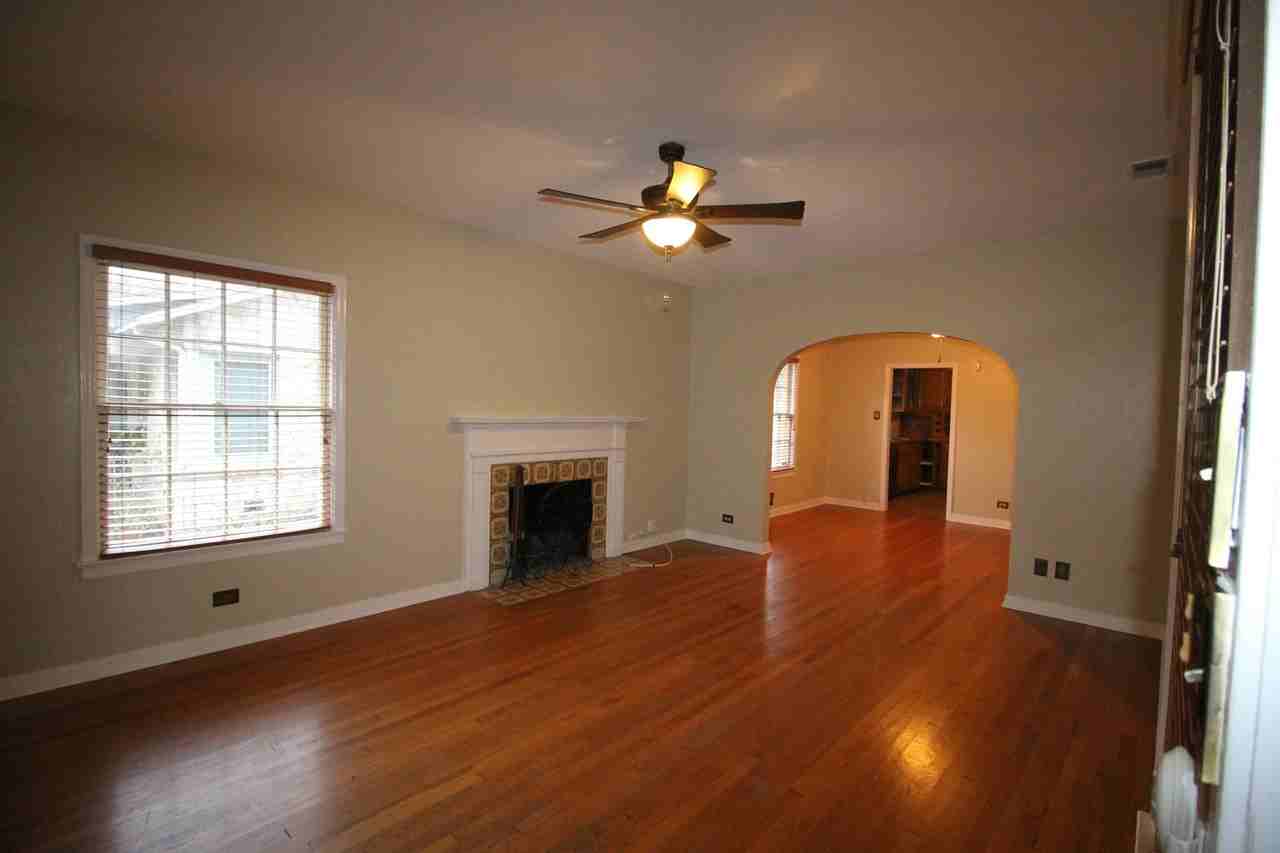 139 Thomas Jefferson Dr - Photo 2 of 12