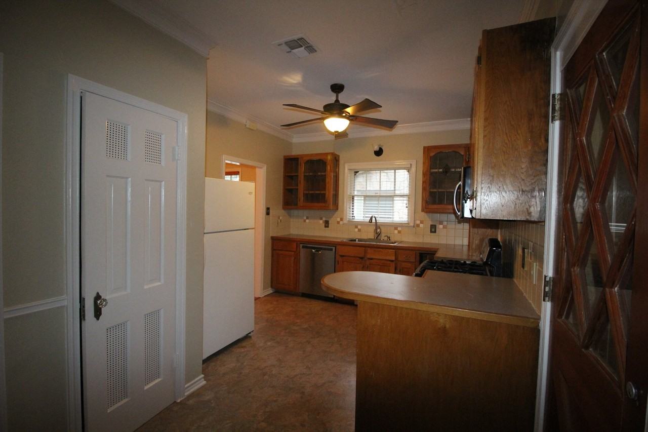 139 Thomas Jefferson Dr - Photo 5 of 12