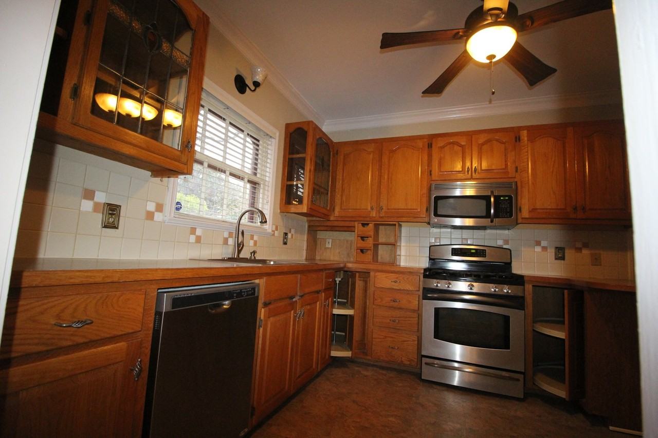 139 Thomas Jefferson Dr - Photo 6 of 12