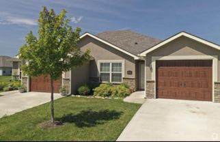200 Sw Laurel Dr - Photo 1 of 1