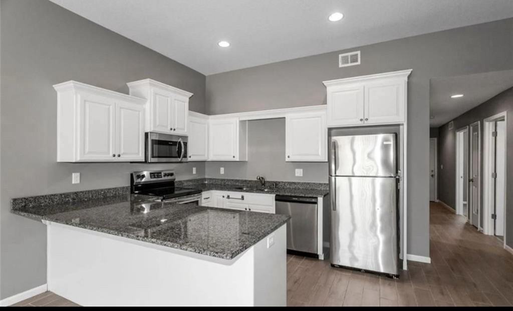 200 Sw Laurel Dr - Photo 3 of 10