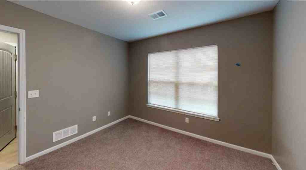 200 Sw Laurel Dr - Photo 6 of 10