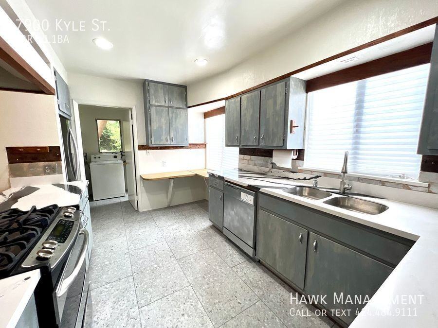 7900 Kyle St - Photo 5 of 18