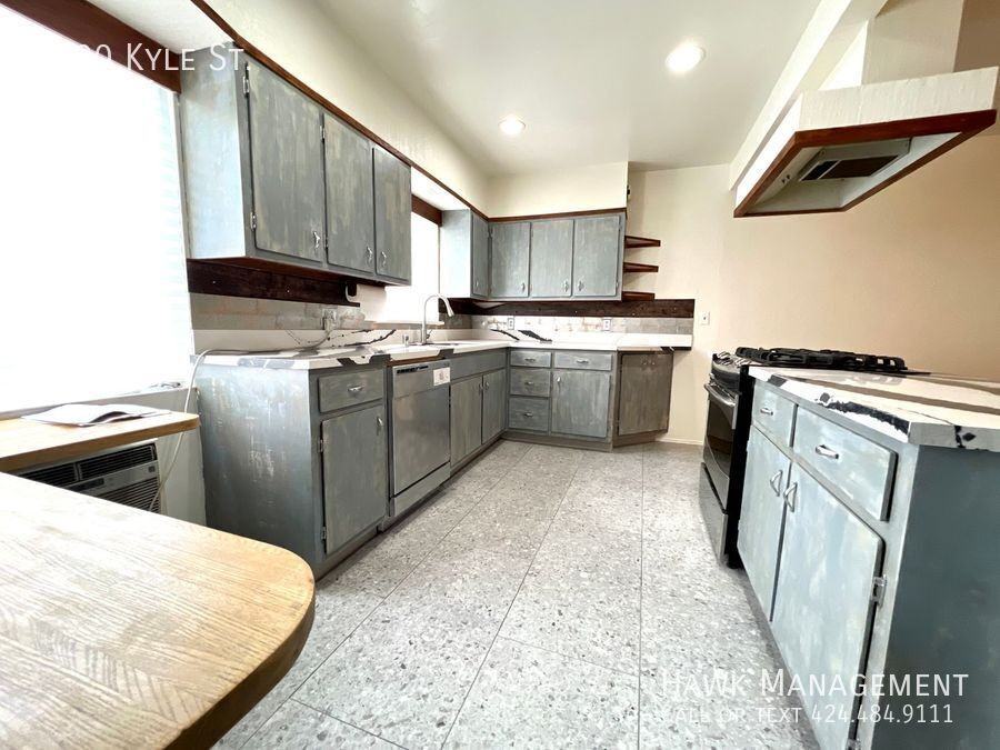 7900 Kyle St - Photo 6 of 18