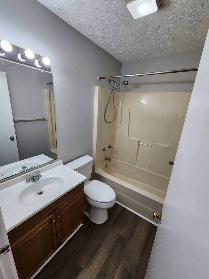 100 Beth Drive - Photo 2 of 10