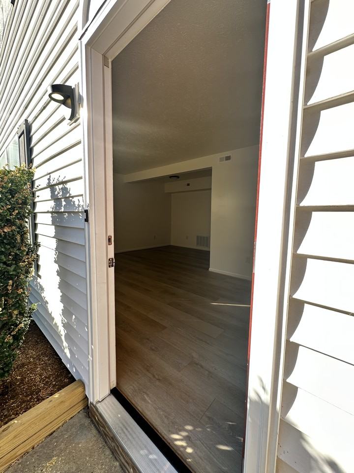 1943 Kecoughtan Rd - Photo 2 of 25