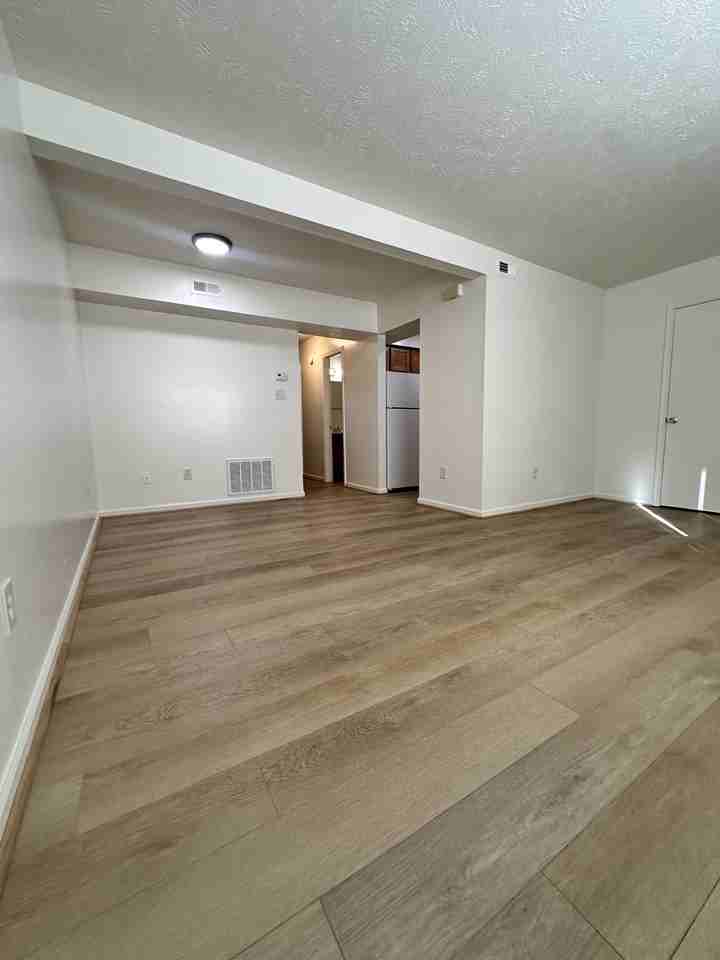 1943 Kecoughtan Rd - Photo 5 of 25