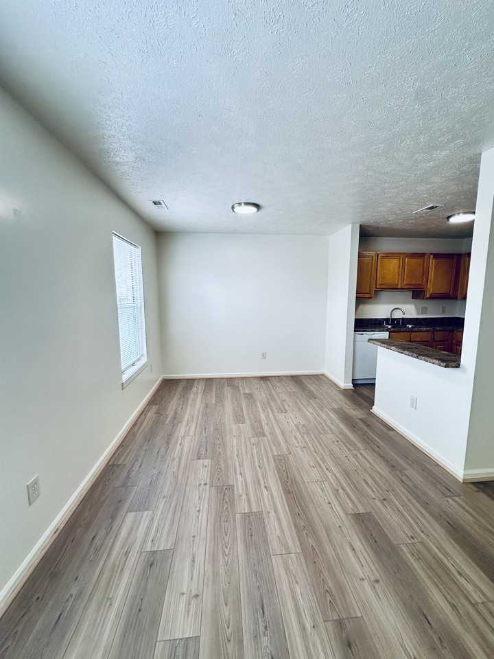 2010 E. Pembroke Ave - Photo 7 of 23