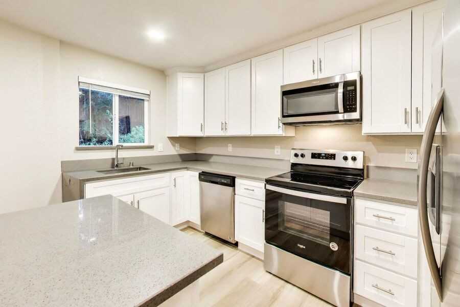 25 Devonshire Blvd #01 - Photo 2 of 23