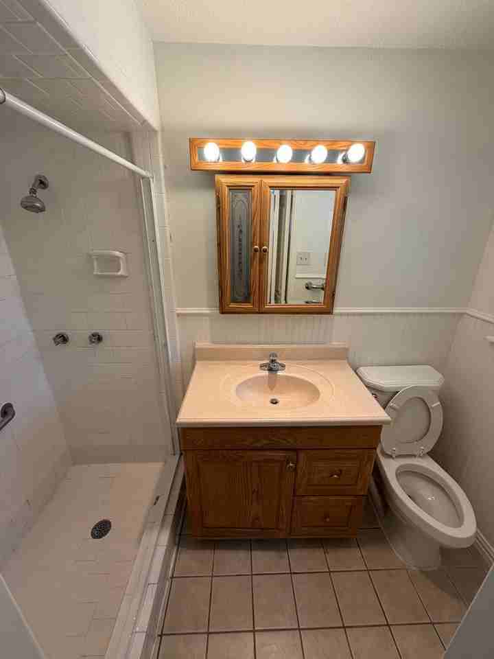 1621 Finley Rd - Photo 2 of 15