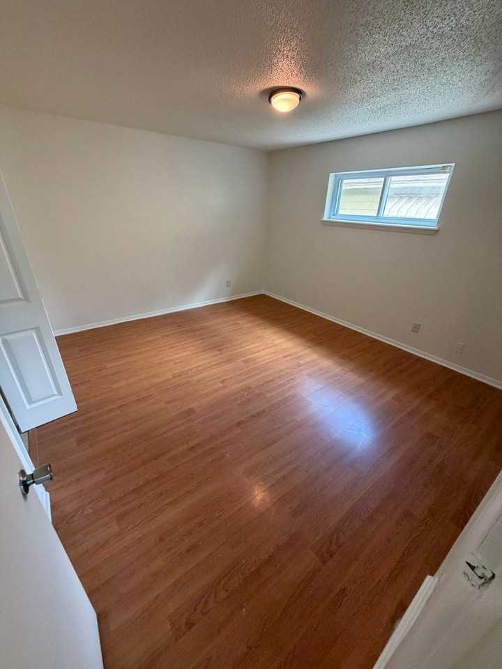 1621 Finley Rd - Photo 3 of 15