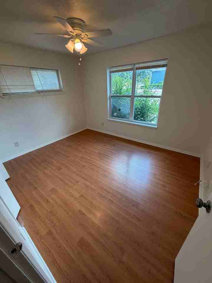 1621 Finley Rd - Photo 4 of 15