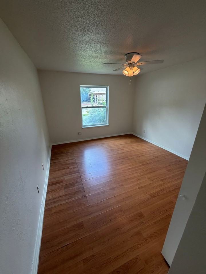 1621 Finley Rd - Photo 5 of 15