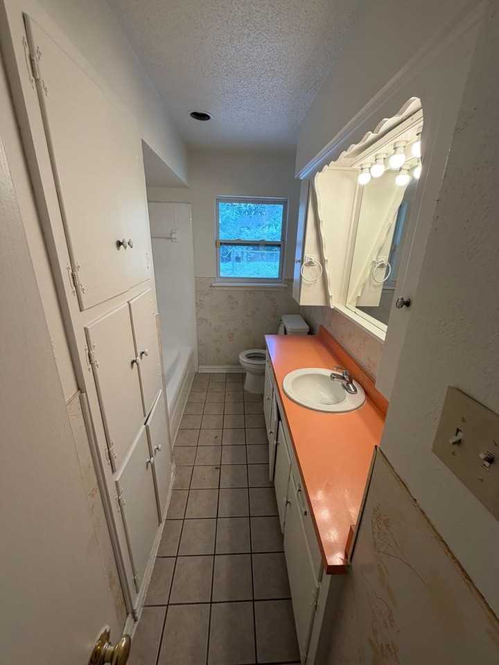 1621 Finley Rd - Photo 6 of 15