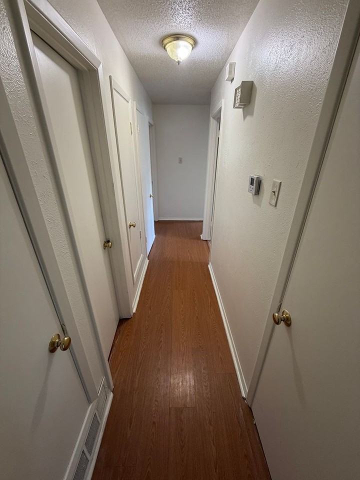 1621 Finley Rd - Photo 7 of 15