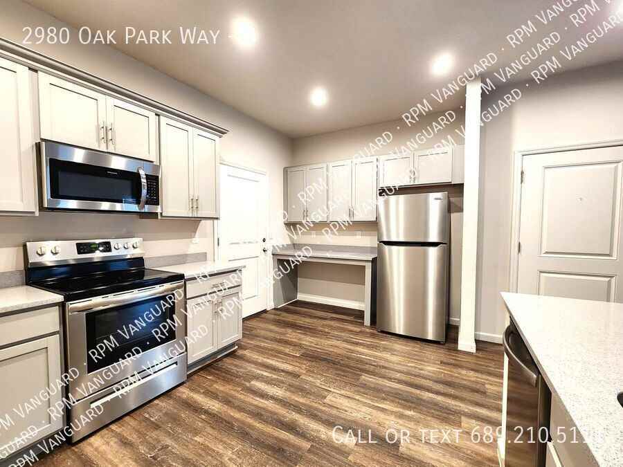 2980 Oak Park Way #B - Photo 3 of 20